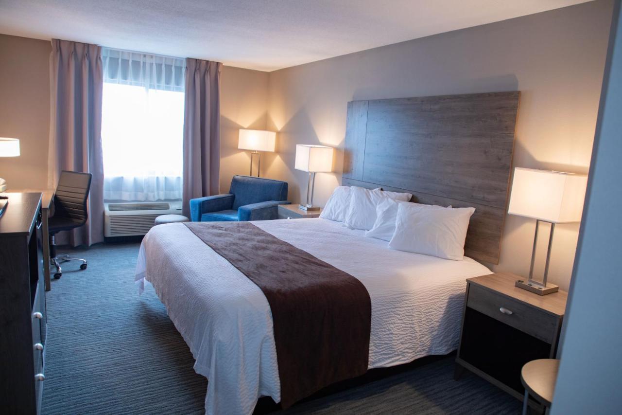 Lomira Inn And Suites Екстериор снимка