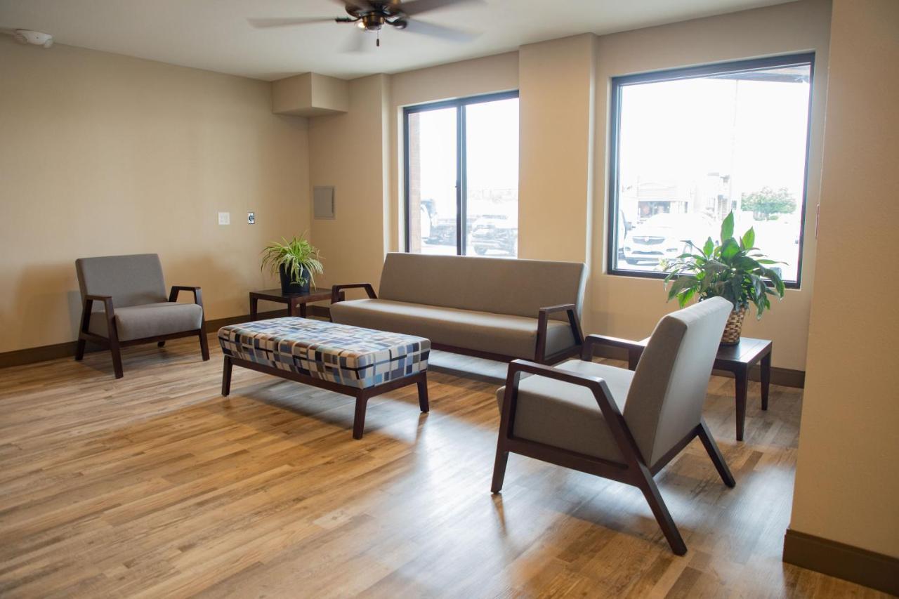 Lomira Inn And Suites Екстериор снимка