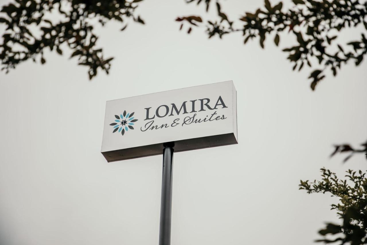 Lomira Inn And Suites Екстериор снимка