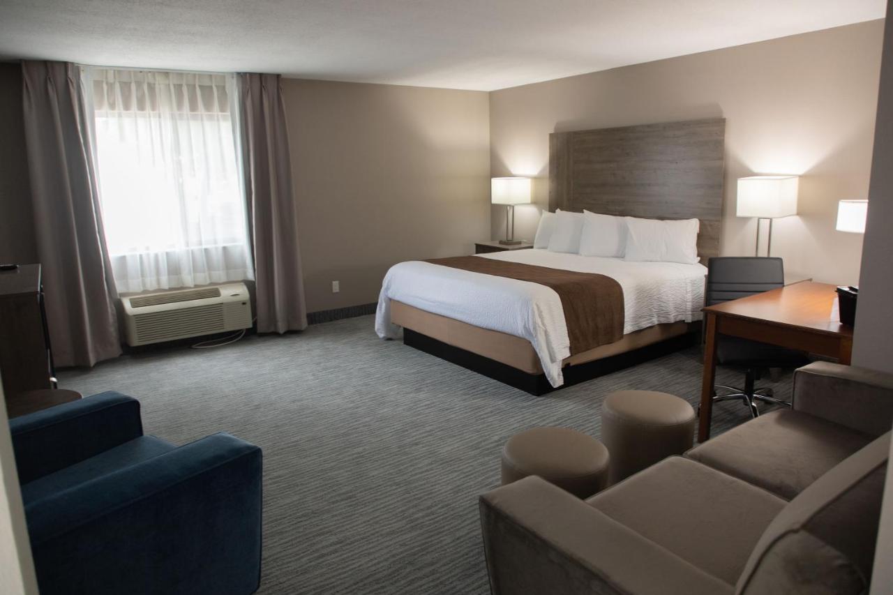 Lomira Inn And Suites Екстериор снимка