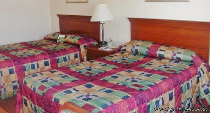 Lomira Inn And Suites Екстериор снимка