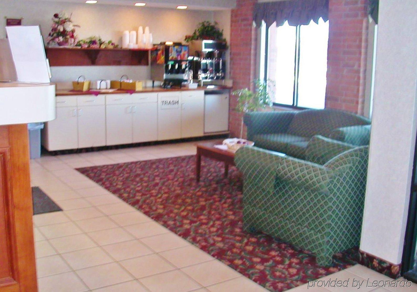 Lomira Inn And Suites Екстериор снимка