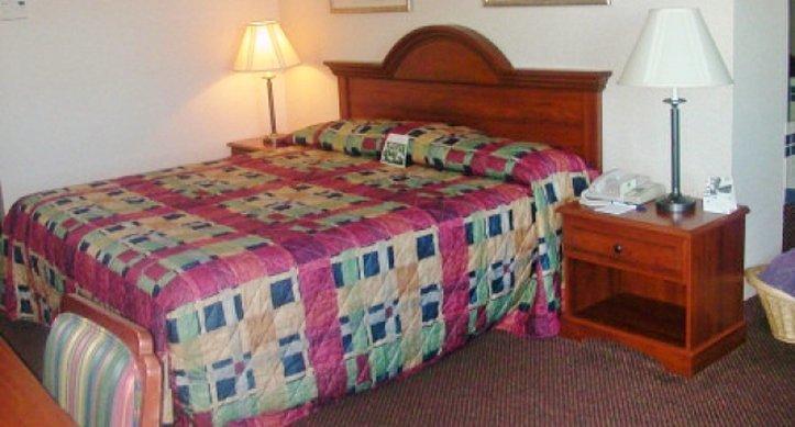 Lomira Inn And Suites Екстериор снимка
