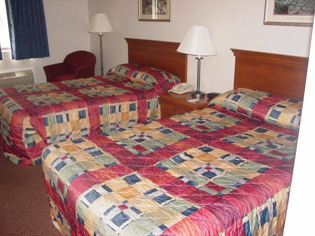 Lomira Inn And Suites Екстериор снимка